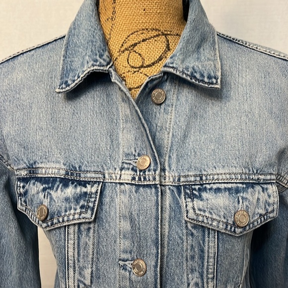 GAP DENIM JEAN JACKET DISTRESSED. WOMENS SIZE SMALL - Picture 11 of 17